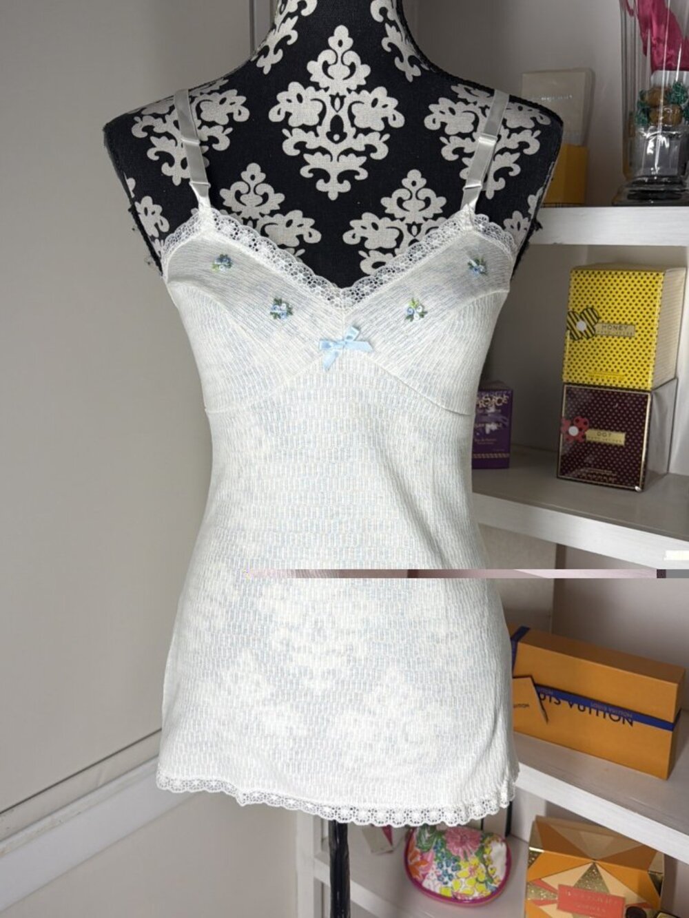 Vintage Coldpruf White Cami V-neck Tank Top Lace Trim Floral Embroidery Size S